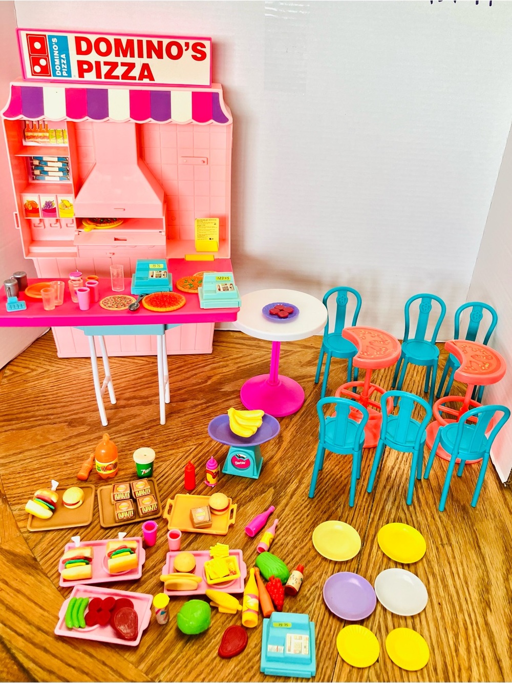 Barbie 1992 Domino’s Pizza Foldable Shop Incomplete But Has Extras Read